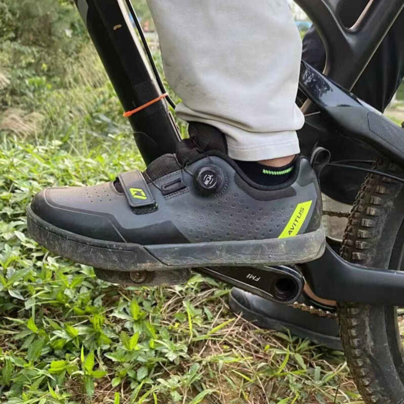 Commuting On Mountain Bike - AVITUS Buty do rowerów górskich Zapatillas